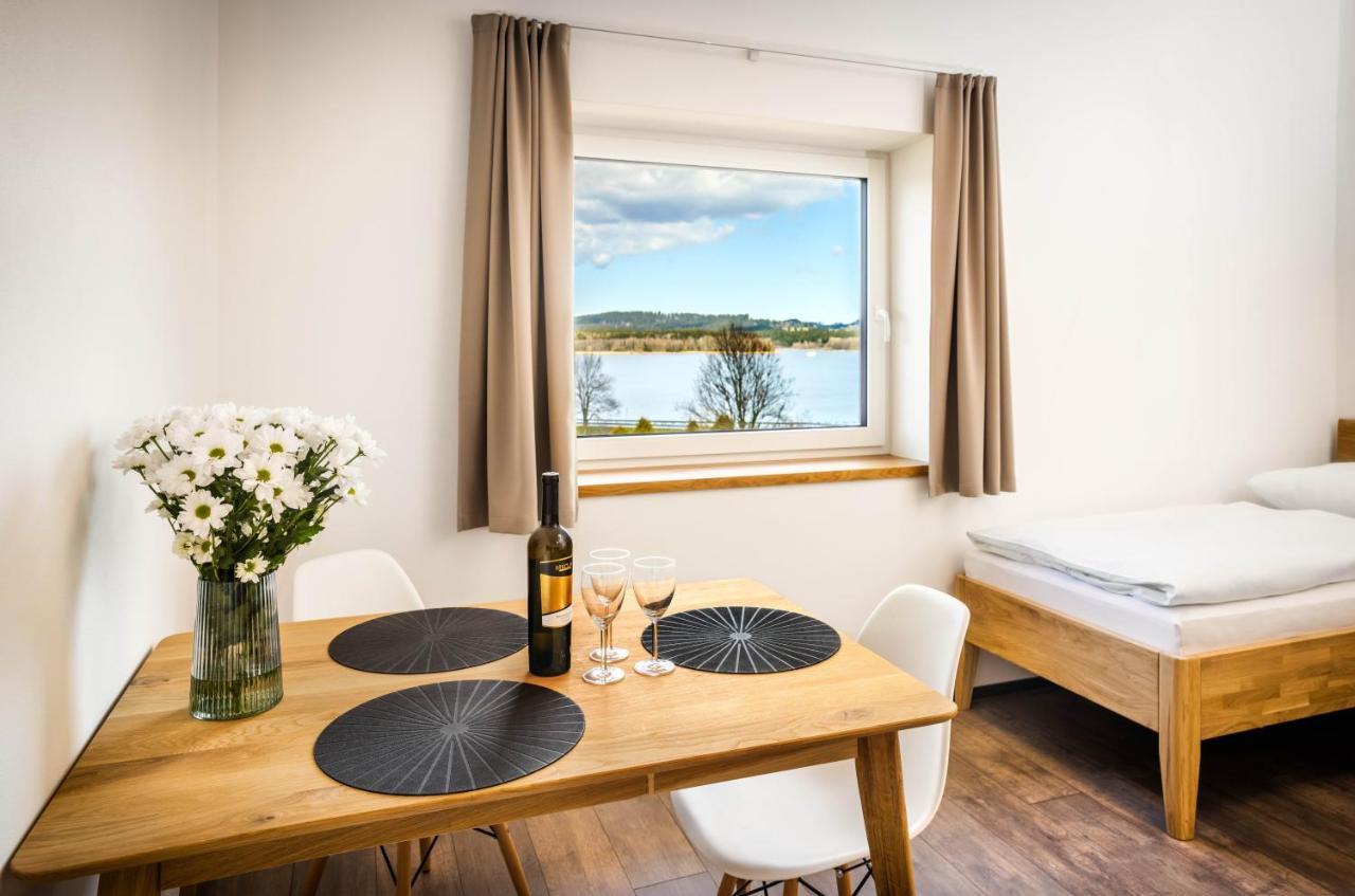 Apartmany Panelka Costa Plana Lipno แชร์นาฟ โปชูมาวี ภายนอก รูปภาพ